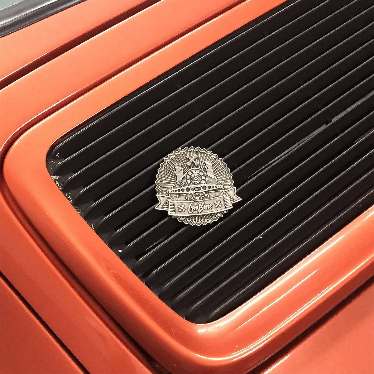 CarBone Flat Six grill metal badge