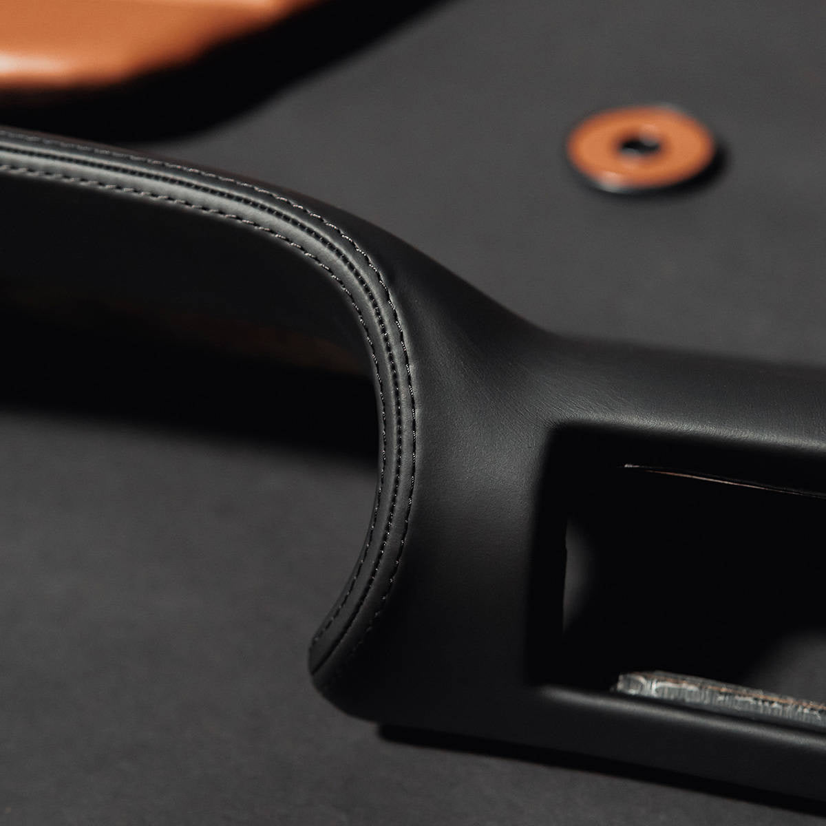 Dashboard reupholstery - Leather + single stitching