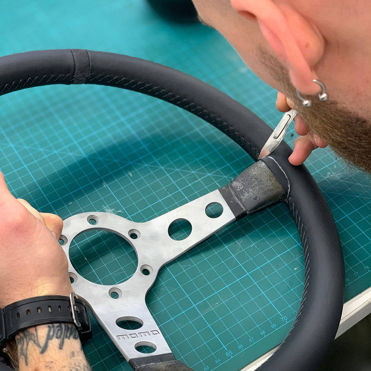 Steering wheel reupholstery / rewrapping service - Baseball / Black / Leather / No