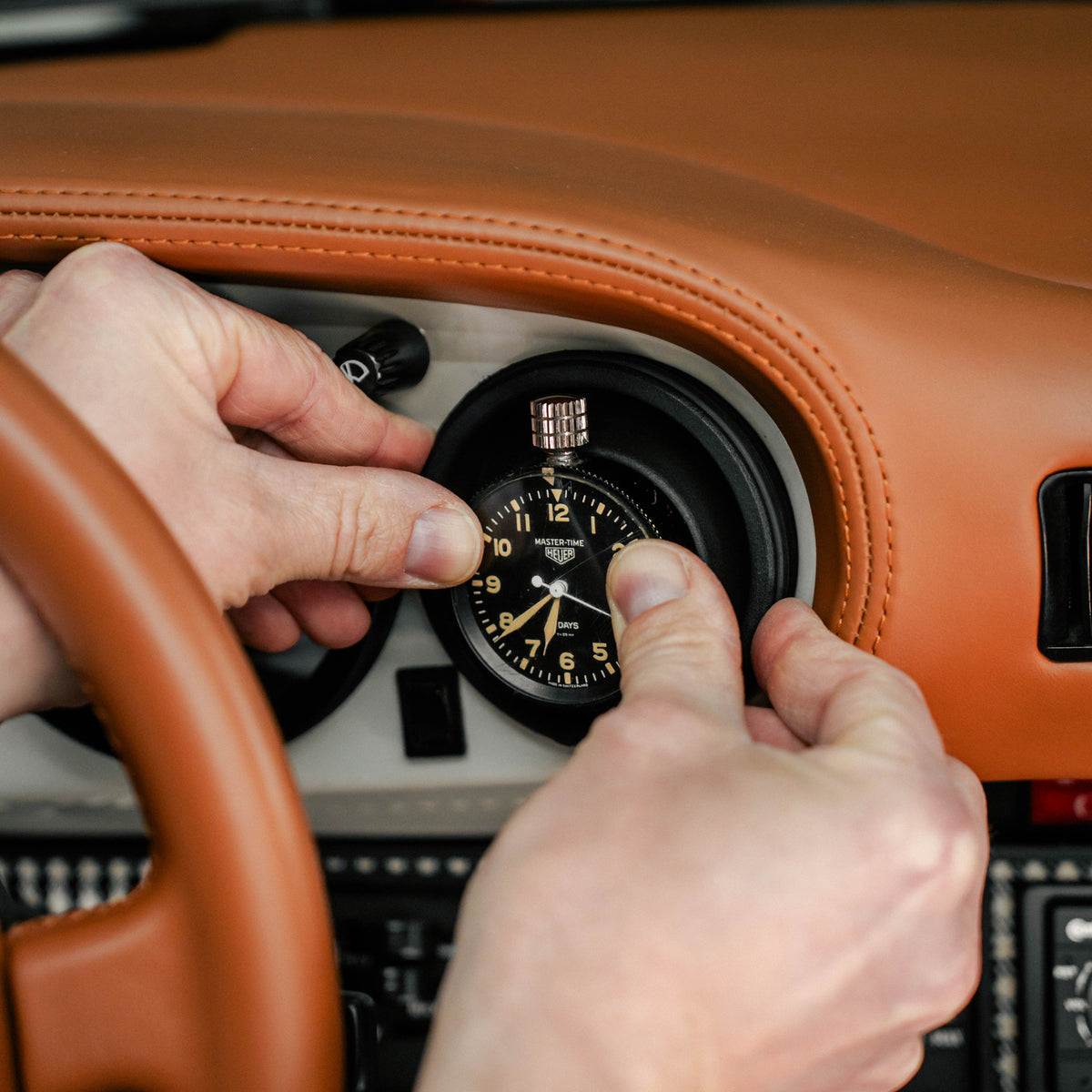 Smilodone x CarBone - Heuer gauge chronograph / stopwatch / clock holder