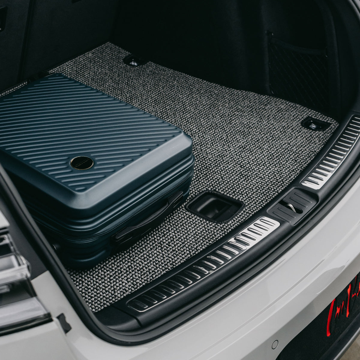 MACAN 95B Trunk Mat Liner (2014-2024) - Black/Grey Houndstooth