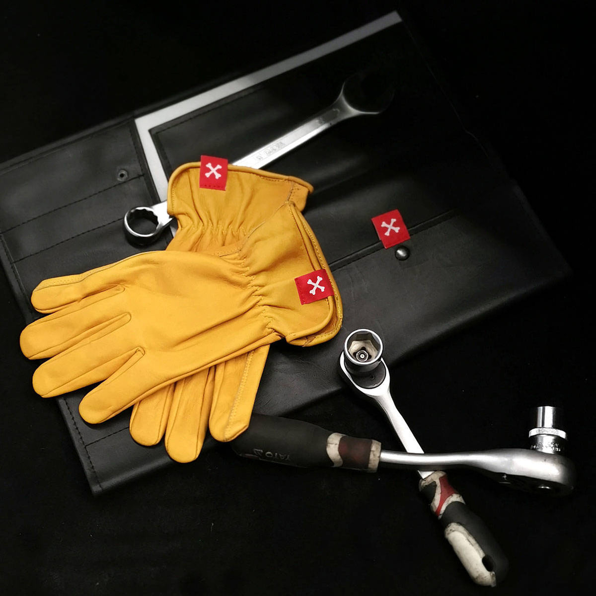 Toolbag and leather working gloves set
