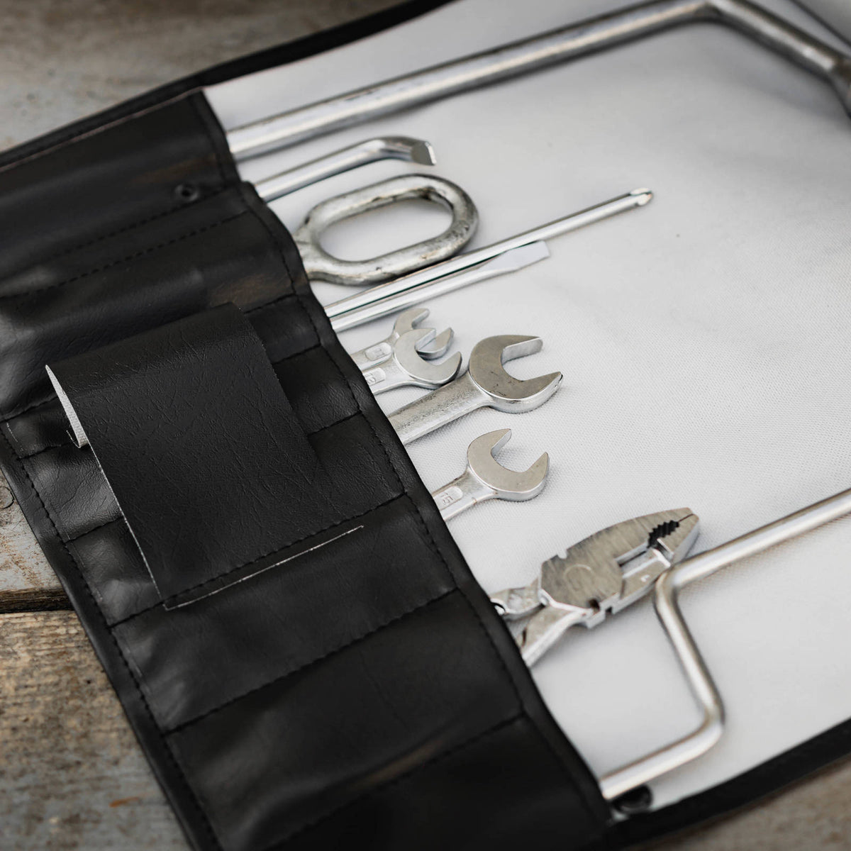 Reproduction of G-model toolbag