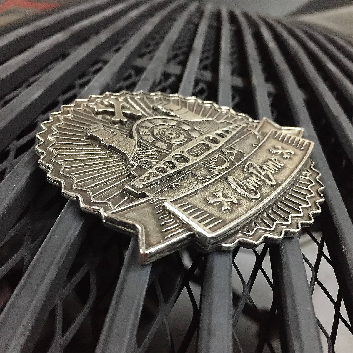 CarBone Flat Six grill metal badge