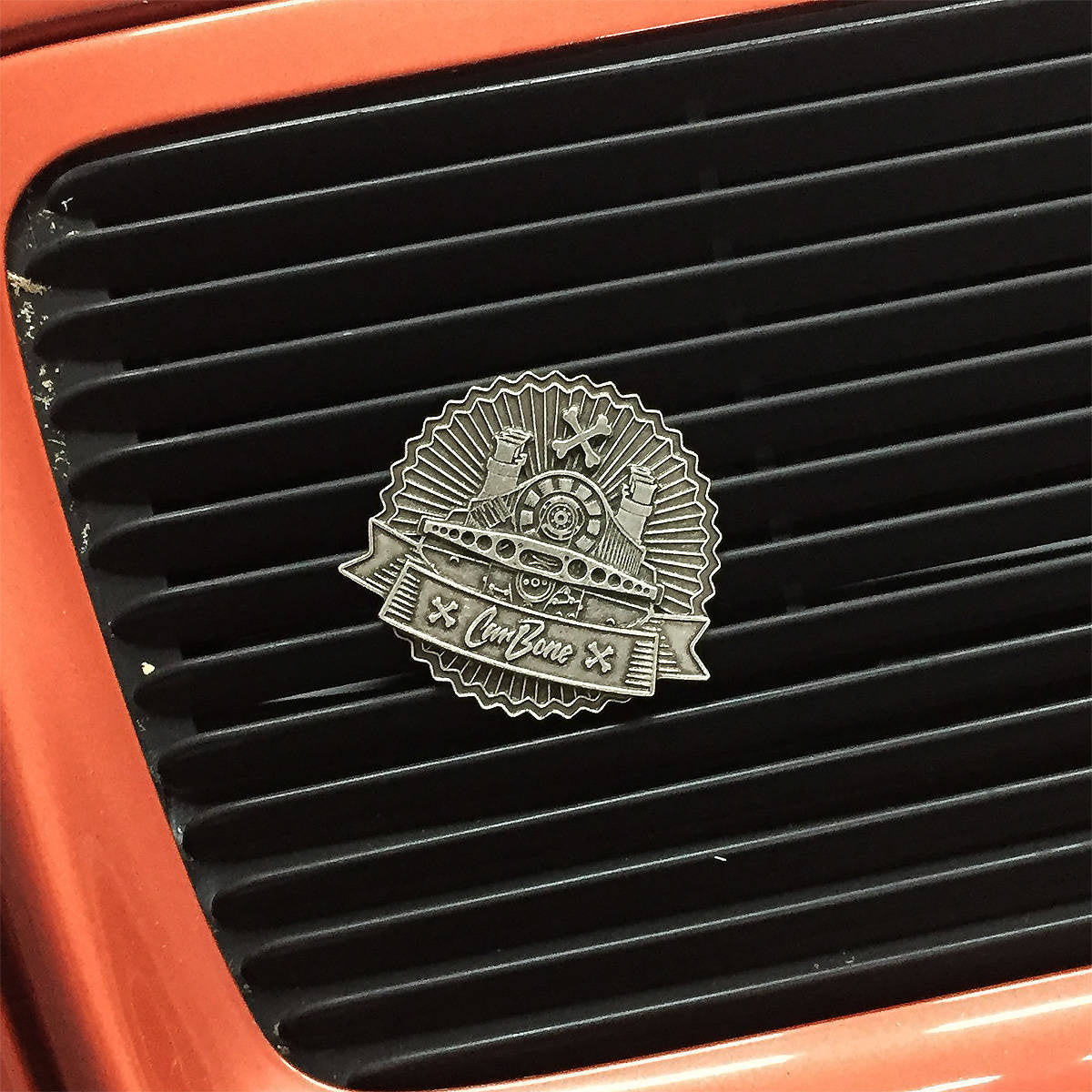 CarBone Flat Six grill metal badge