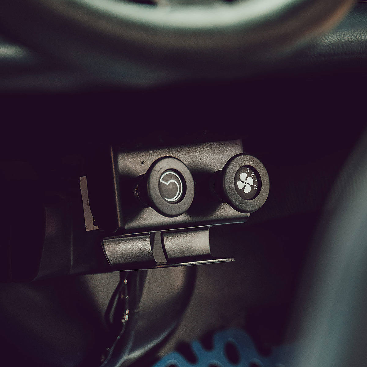 CarBone central console delete panel with a phone charger holder - Included