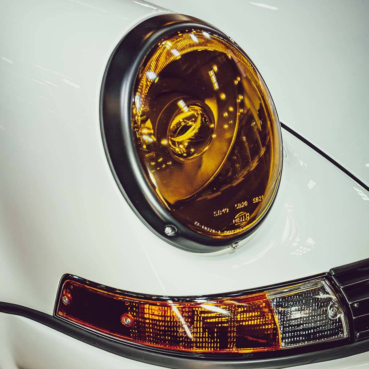 CarBone Bi-LED Headlights - Yellow lens - H4