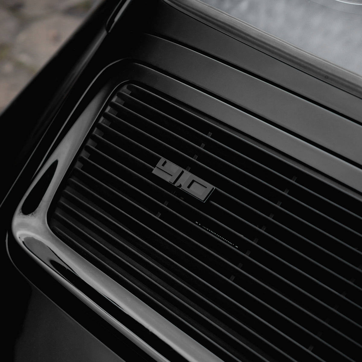 Rear deck lid grille displacement badge/emblem - Black