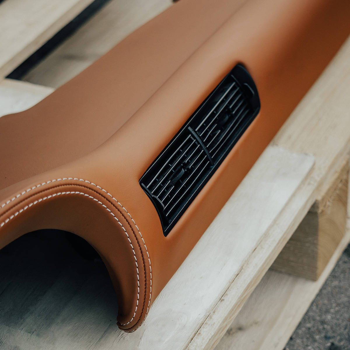 Dashboard reupholstery - Alcantara + double stitching