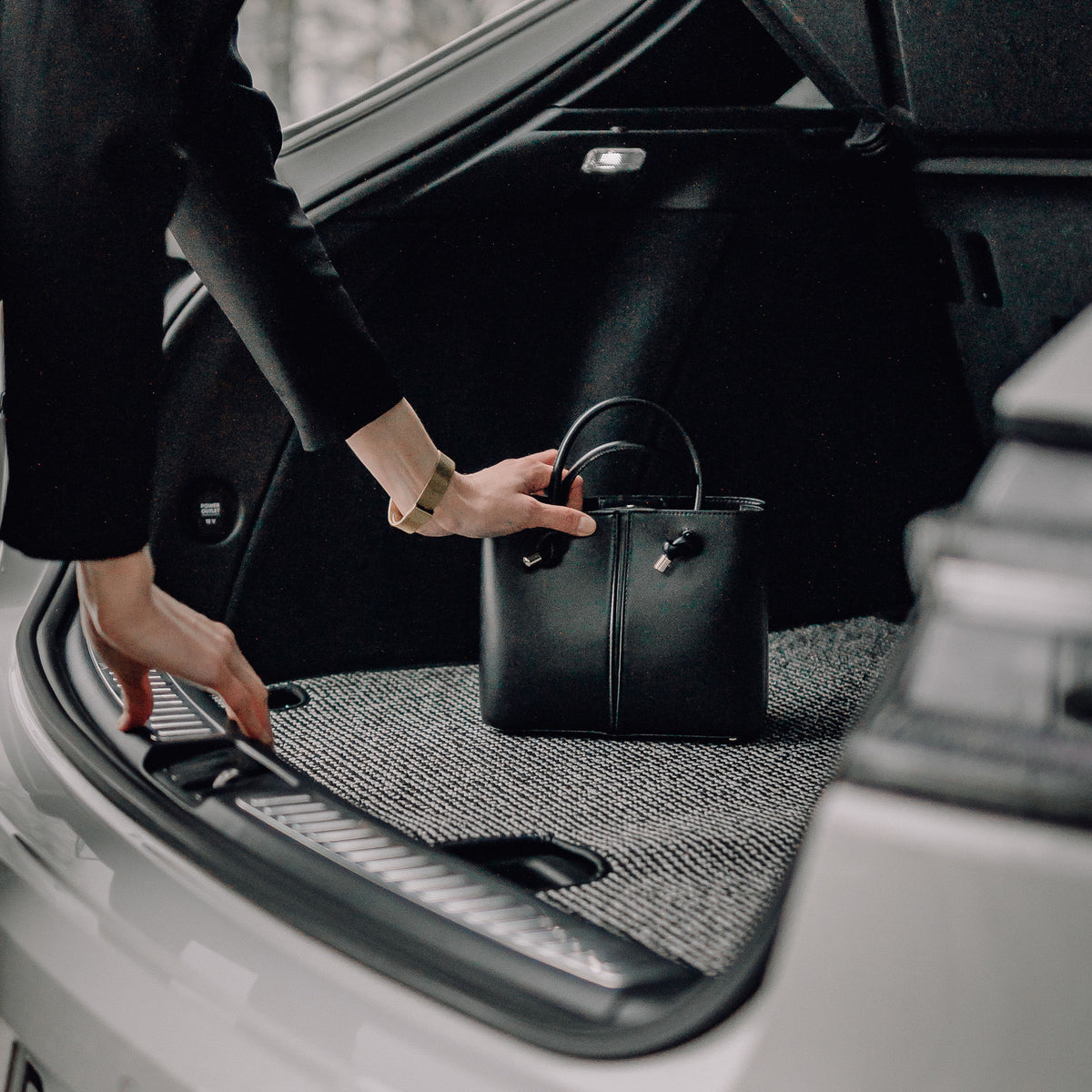 MACAN 95B Trunk Mat Liner (2014-2024) - Black/Grey Houndstooth