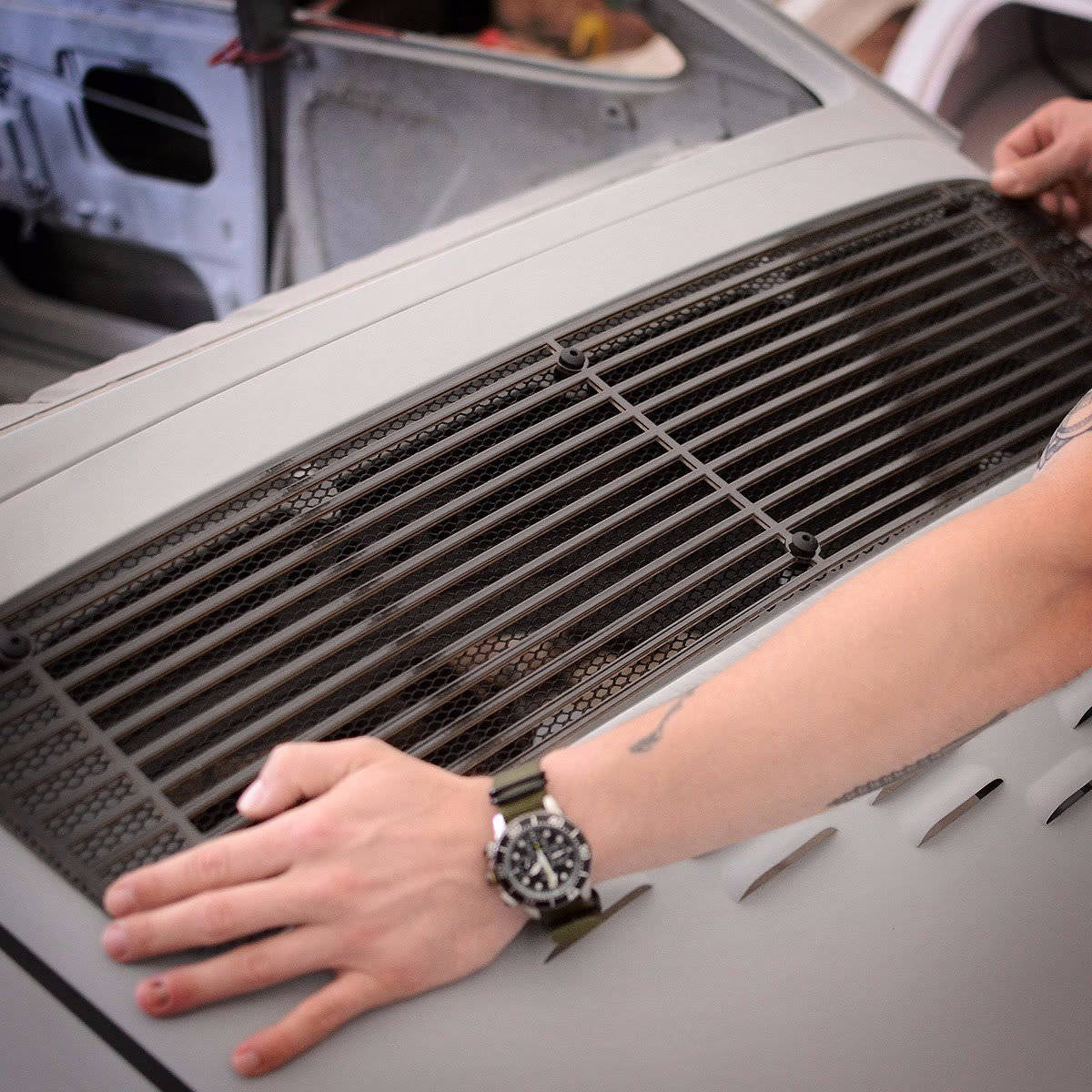 String Rear deck lid grille for F/G model - Brushed / G-model (1974 - 1989) / Yes